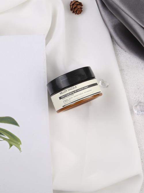 一、男士肌膚的特點