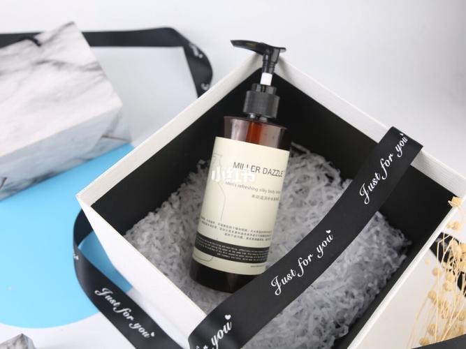 展現(xiàn)你的時(shí)尚品味，成為潮流風(fēng)向標(biāo)